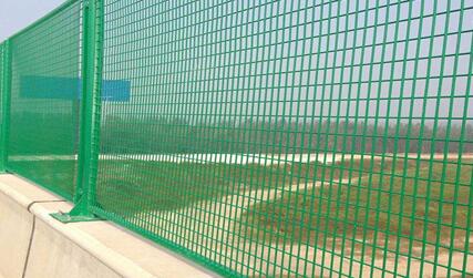 高速公路護(hù)欄網(wǎng).jpg 高速公路護(hù)欄網(wǎng).jpg