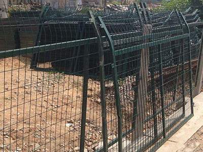 鐵路防護柵欄