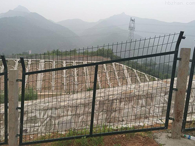 鐵路防護柵欄